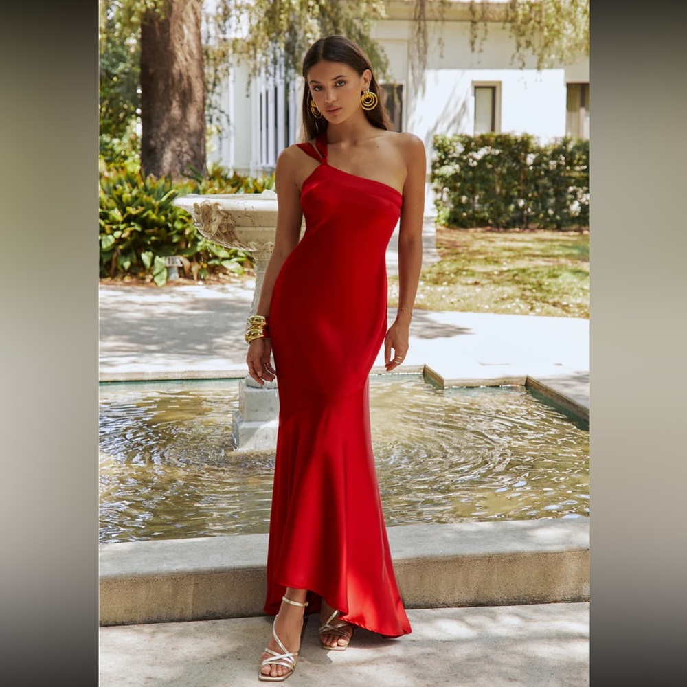 Elegant Red One-Shoulder Dress